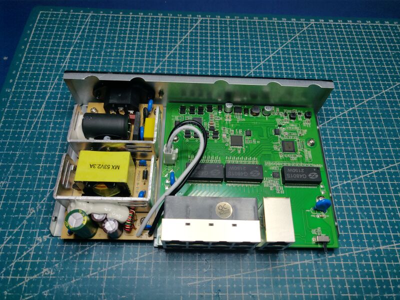 File:Lanberg RSFE-8P-2GE-120 internals.jpg