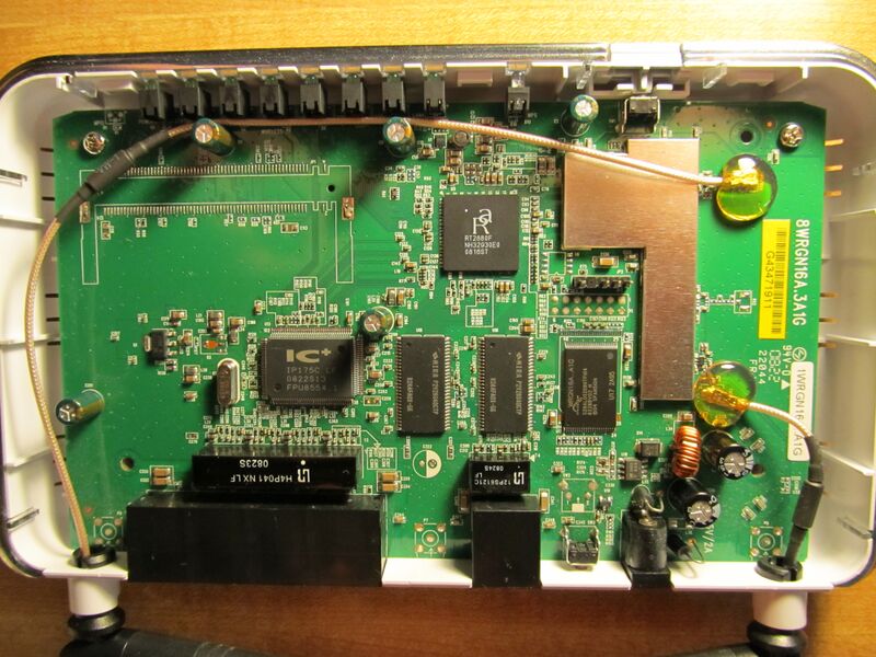 File:Airlink101 AR670W board top.jpg