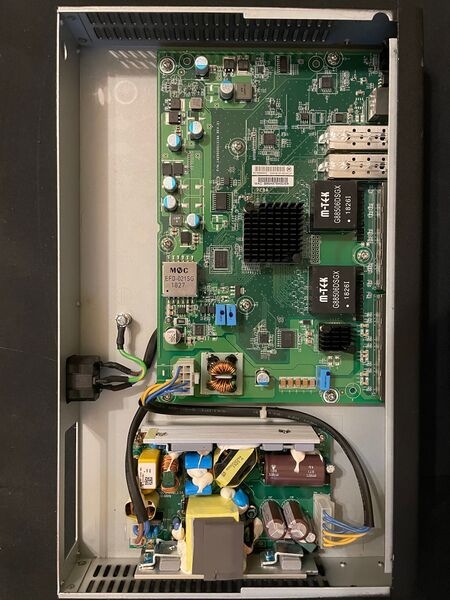 File:Edge-corE ECS2100-10P Internal.jpeg