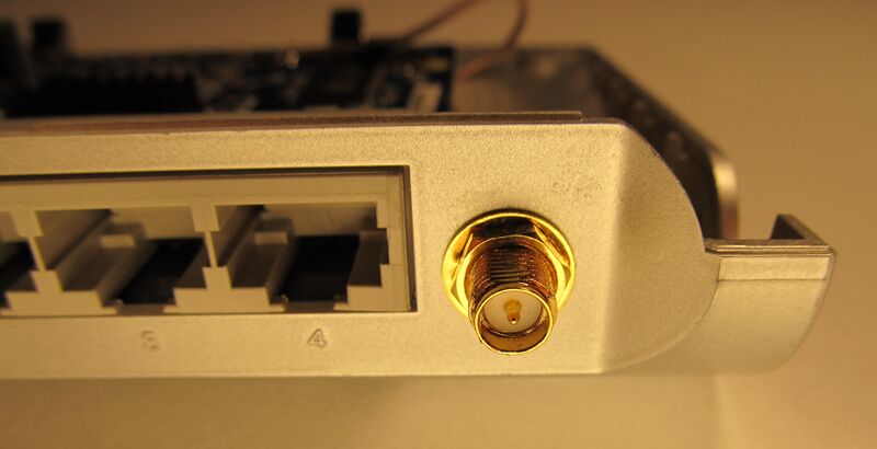 File:OvisLink AirLive WN-200R RP-SMA.jpg