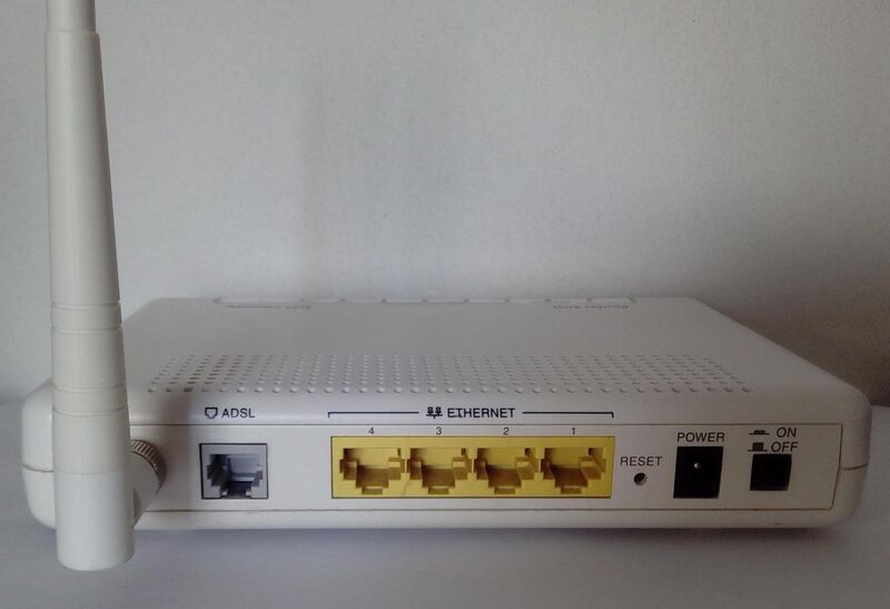 File:P660hwd1-whitecase-back.jpg